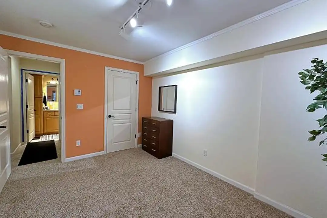 11046 SW Greenburg Rd - Skats 5