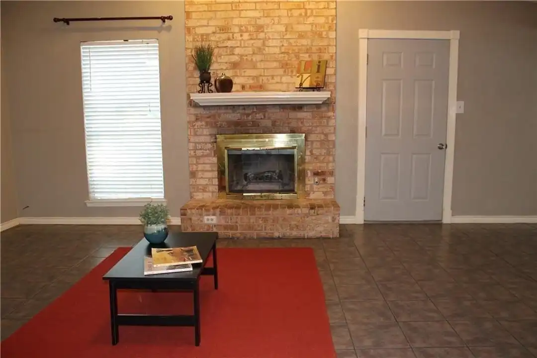 1702 Goodson Ln - View 4