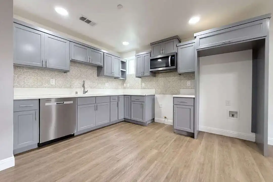 1731 E 68th St unit B - View 2