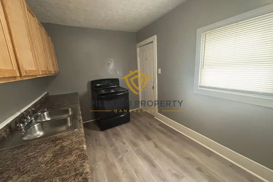 706 N Bosart Ave unit 706 North Bosart Avenue – pohled 5