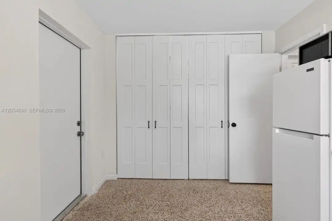 2207 SW 22nd St unit - - View 5