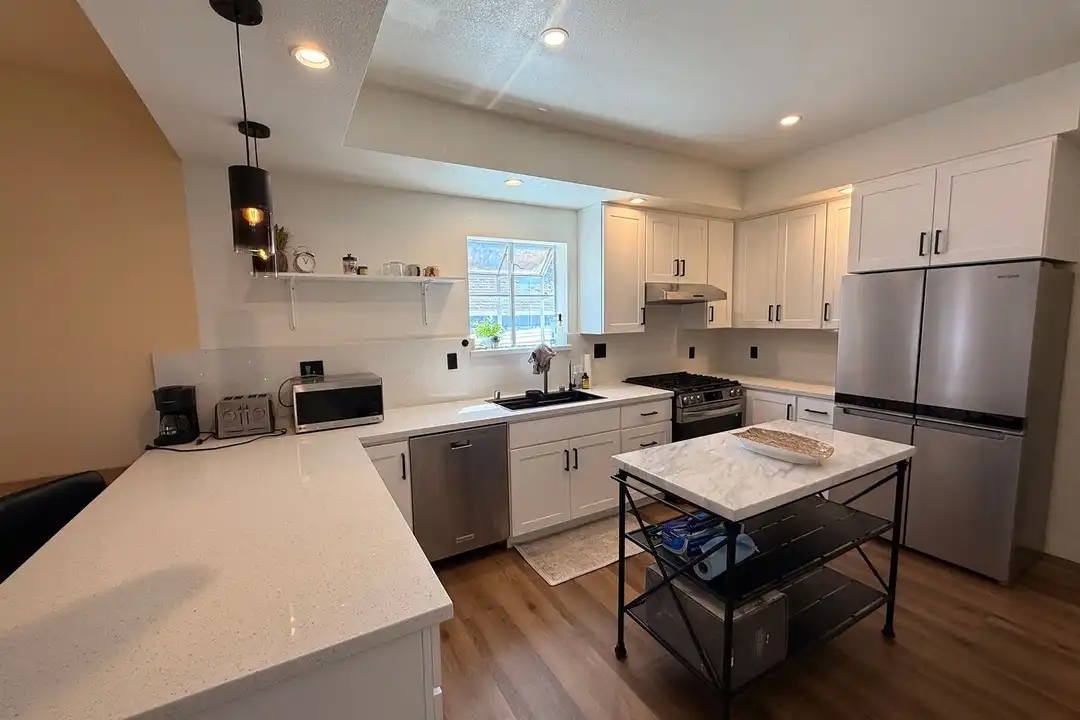 3625 Lyon Ave – photo 1