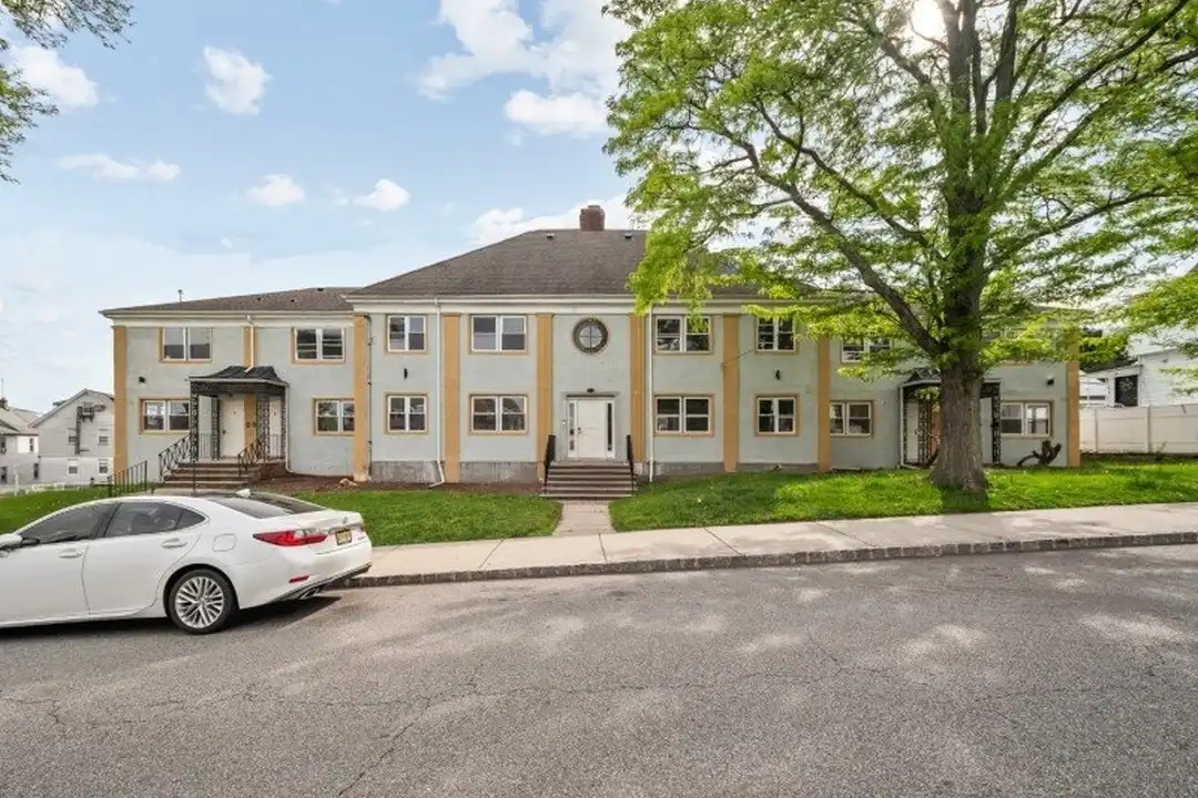 100 Chestnut St #1 – photo 1