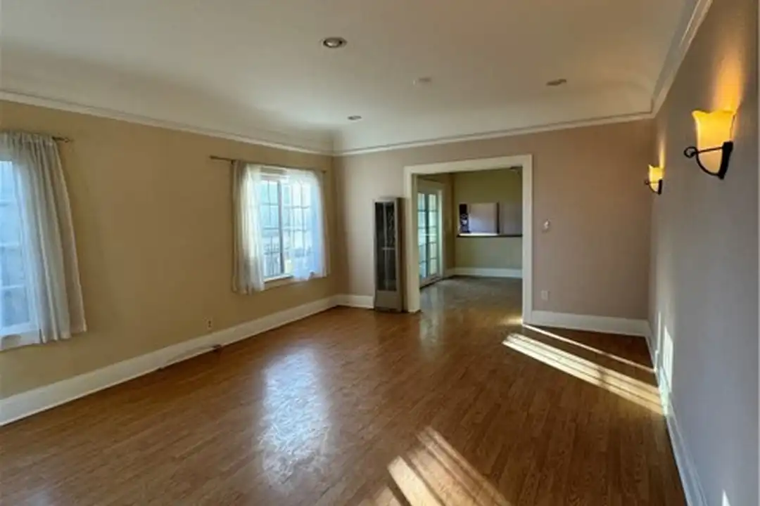 1327 S Longwood Ave unit B - View 5