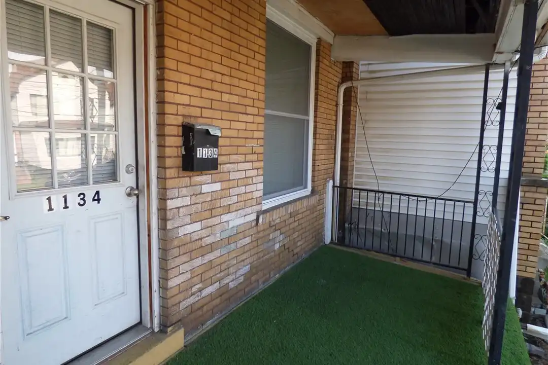 1134 Race St – photo 1 of 18