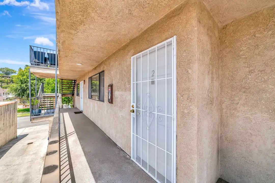 1614 E Chevy Chase Dr - View 3