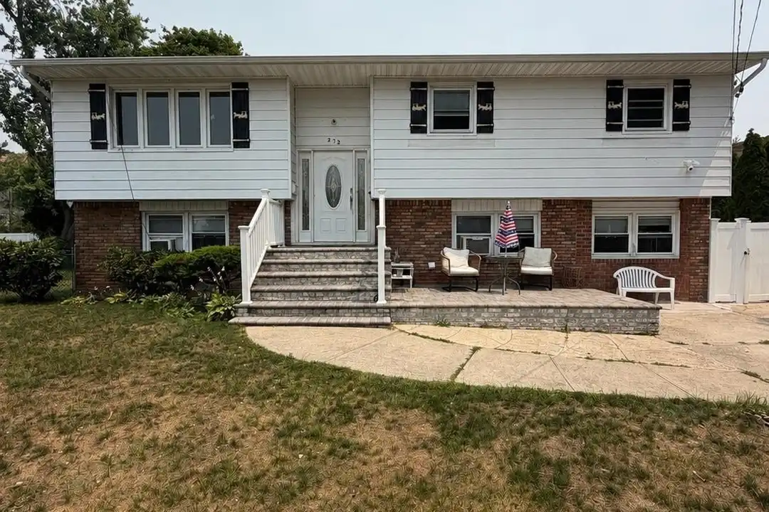 272 Davenport St – photo 1 of 10