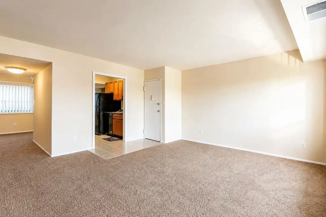 Takoma Landing – photo 1 of 26