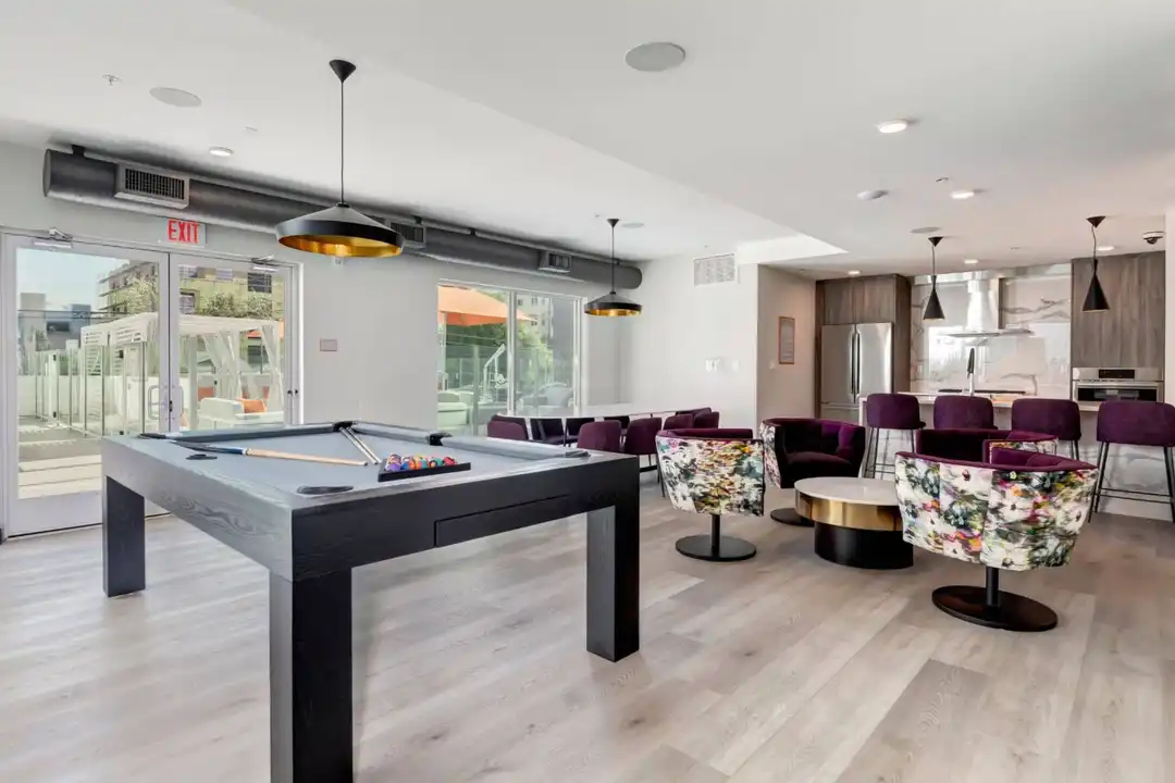 525 N Wilton Pl unit 409 - View 5