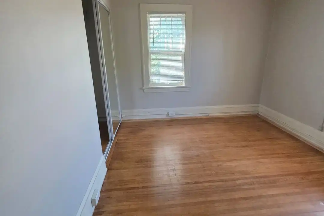 705 West 31st St – pohled 3