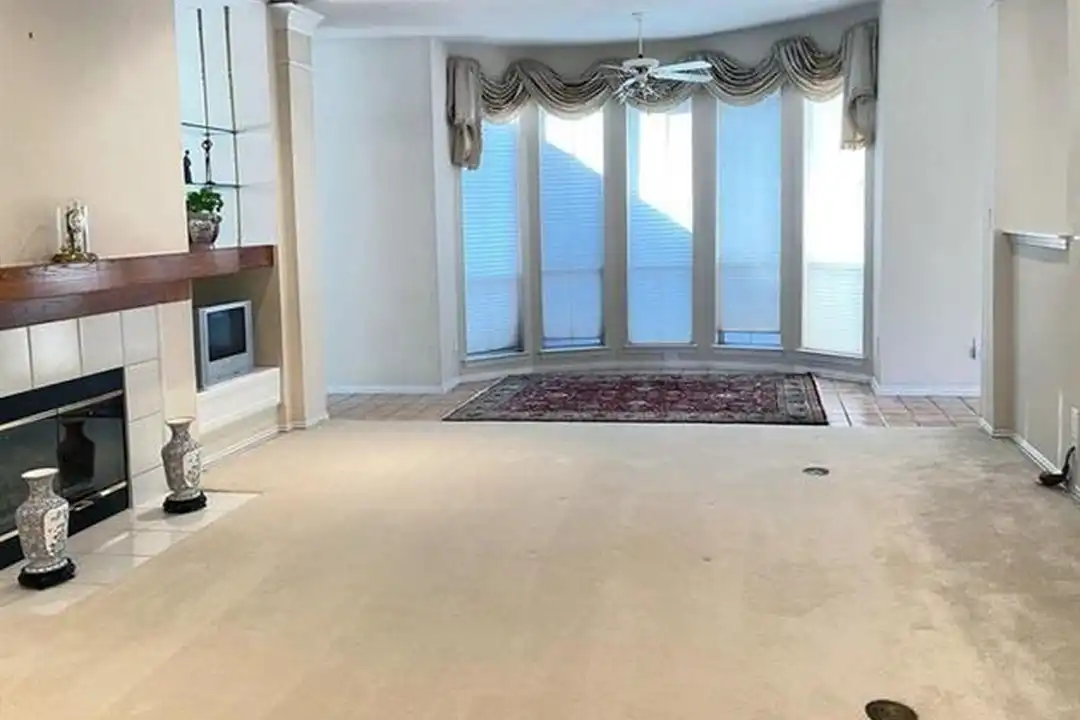 6401 Dakota Dr - View 3