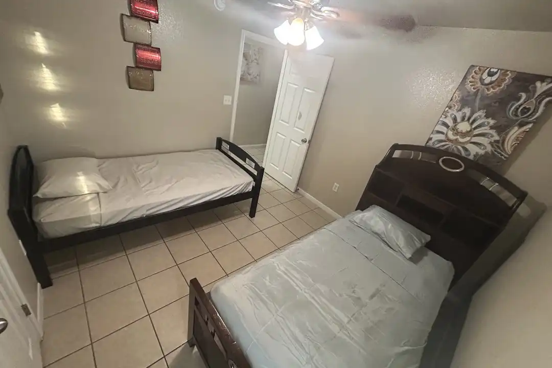 1900 Elms Run Ct unit B - View 6