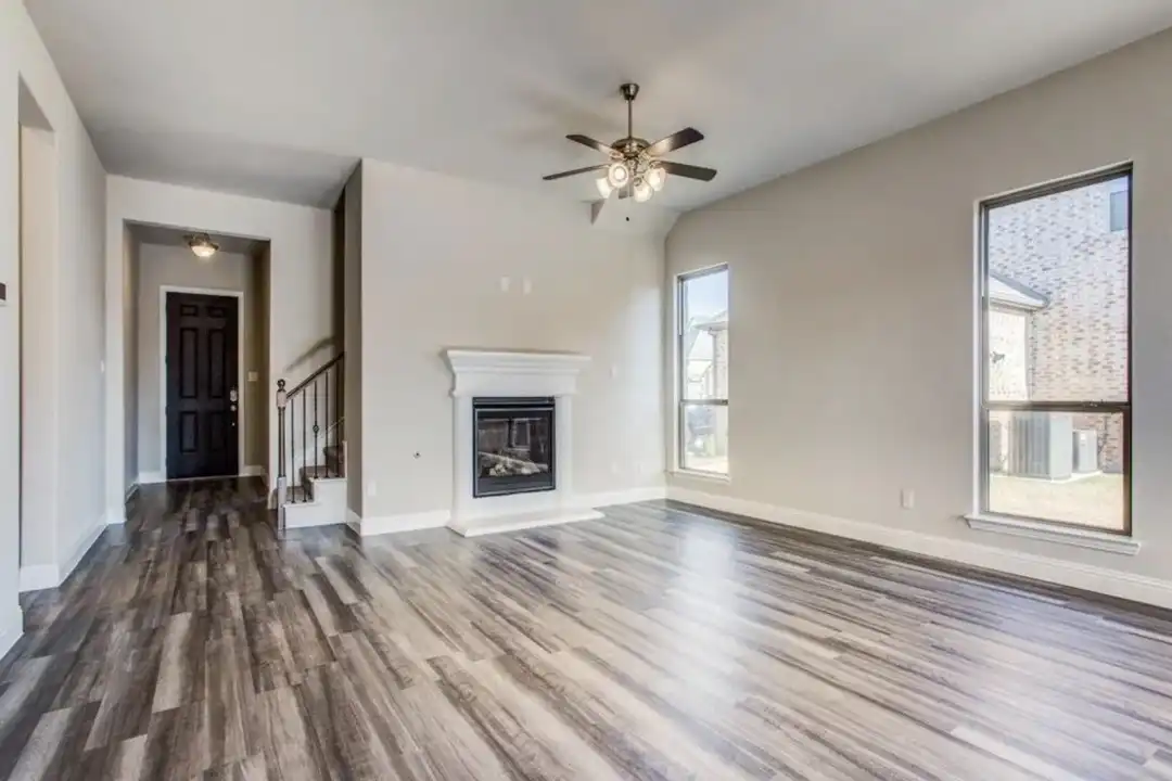 1605 Canals Dr - View 3