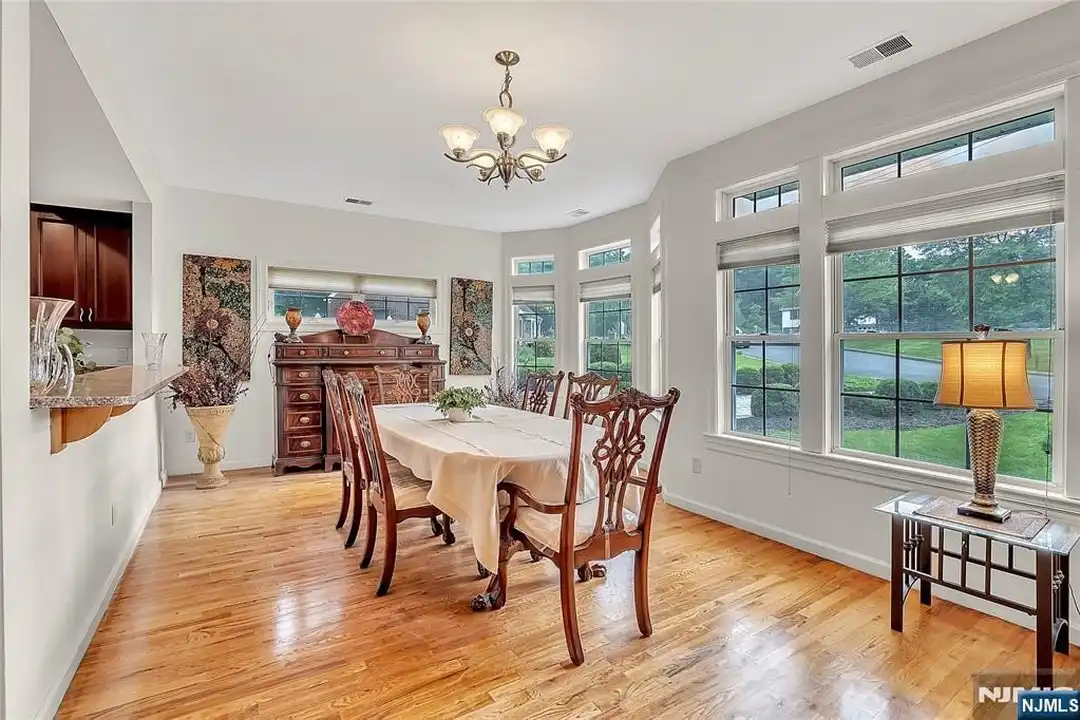 8 Mary Ct - More