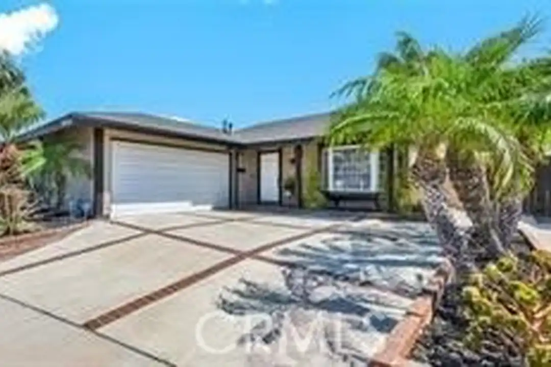 17452 Mayor Ln - View 3