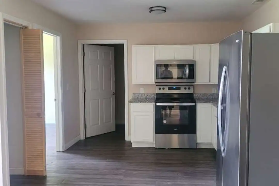 50 Westwood Dr unit 8 – photo 1 of 6