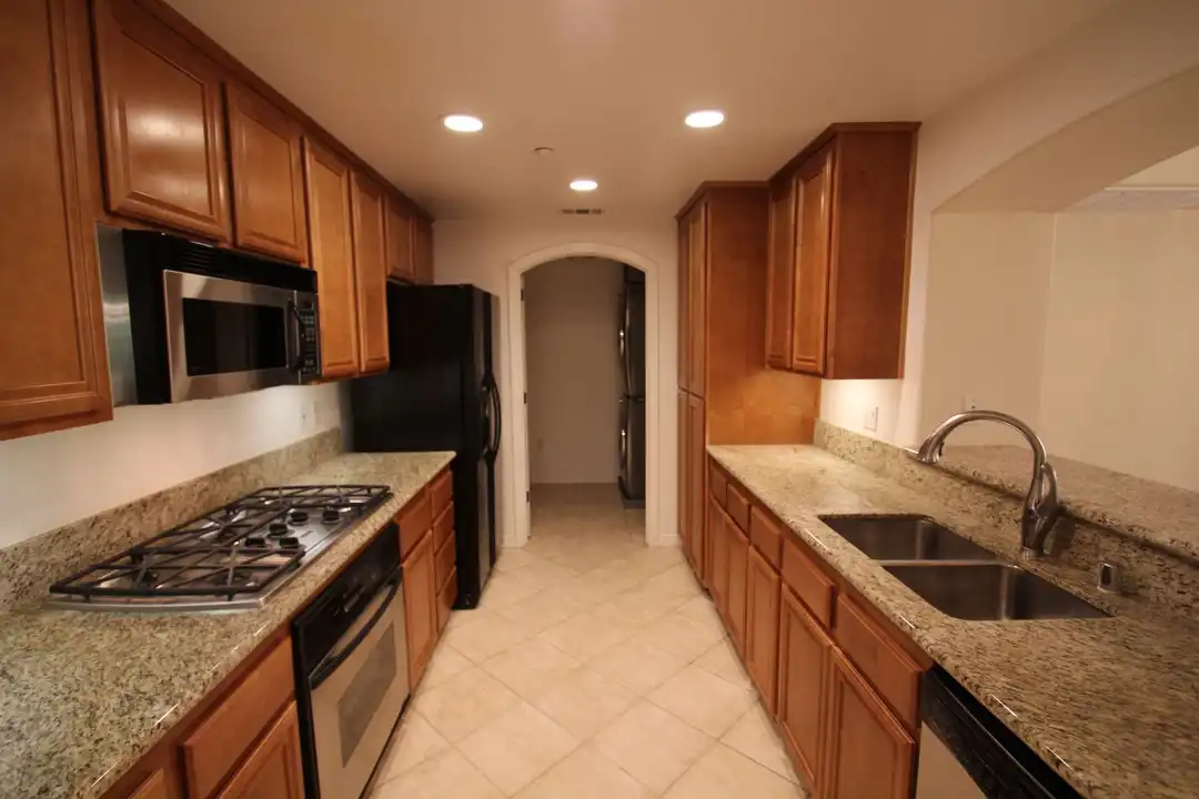 Apartment in San Diego, Marina District, Banker's Hill - View 5