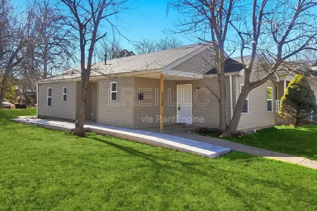 2338 W Madison St – photo 1