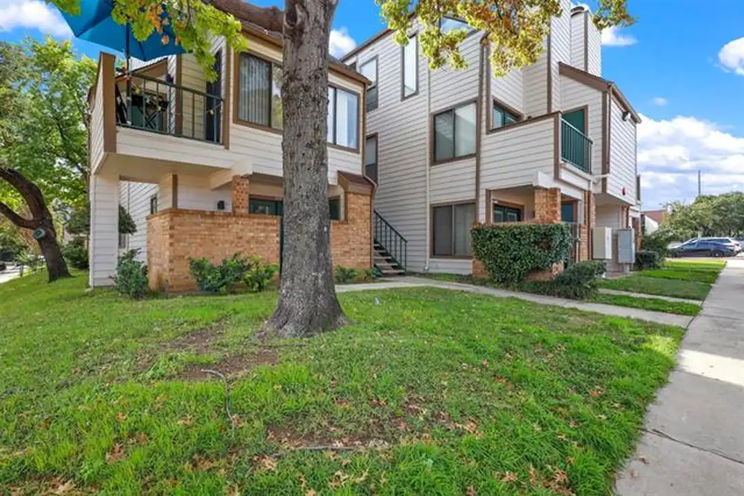 2300 Bamboo Dr unit N111 - View 2