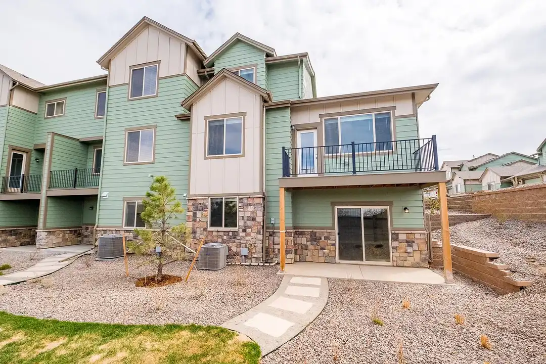 Apartment in Aurora - View 2