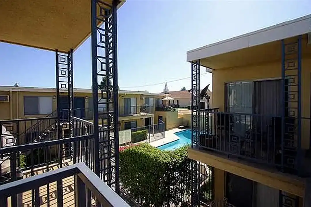 Apartment in Pasadena - View 4