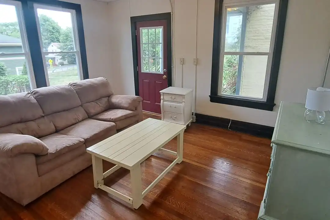 310-312 S Aurora St
