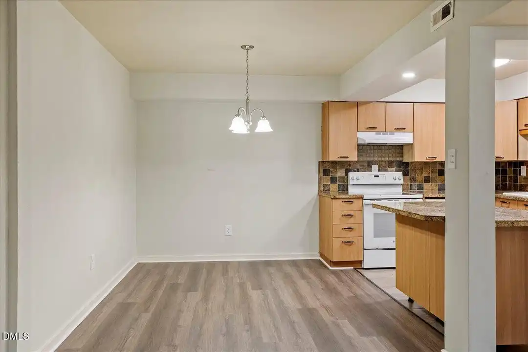 7124 Longstreet Dr unit C – další