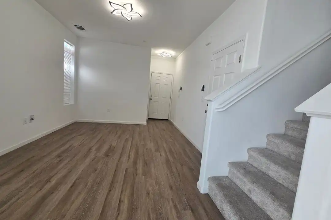 1078 Buena Vis Ln - View 4