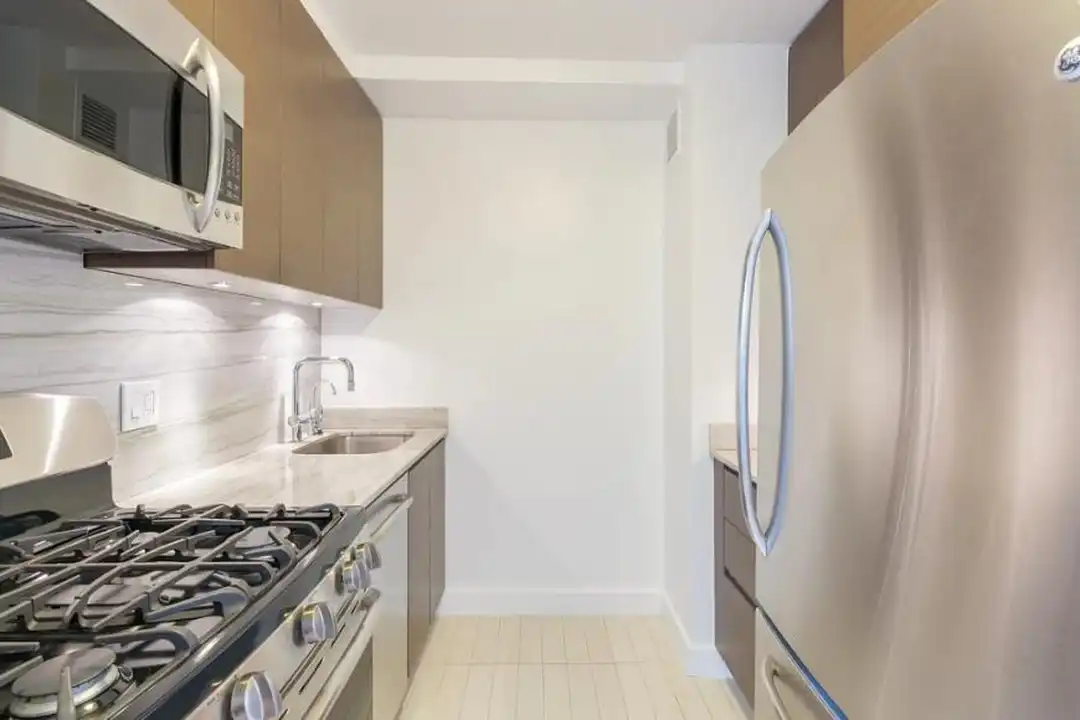 251 W 48th St - View 5