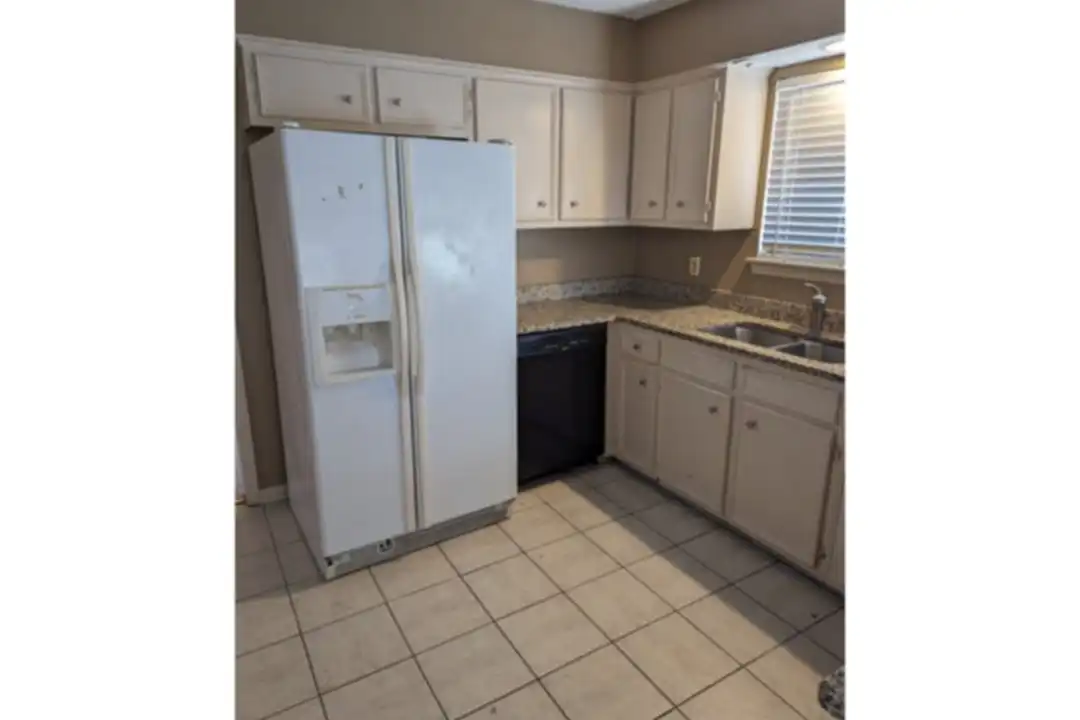 8 Lisa Ct - View 3