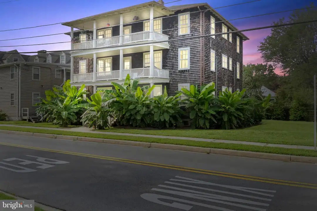 104 Maple Ave unit 4 – photo 1 of 12