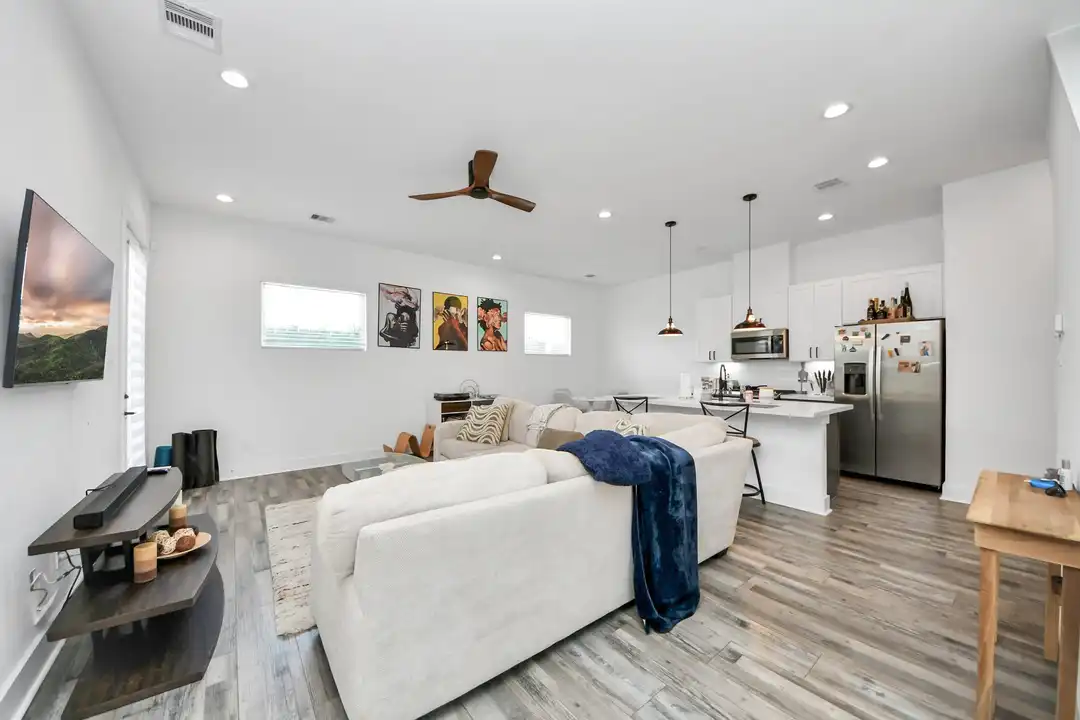1066 Mansfield St - More