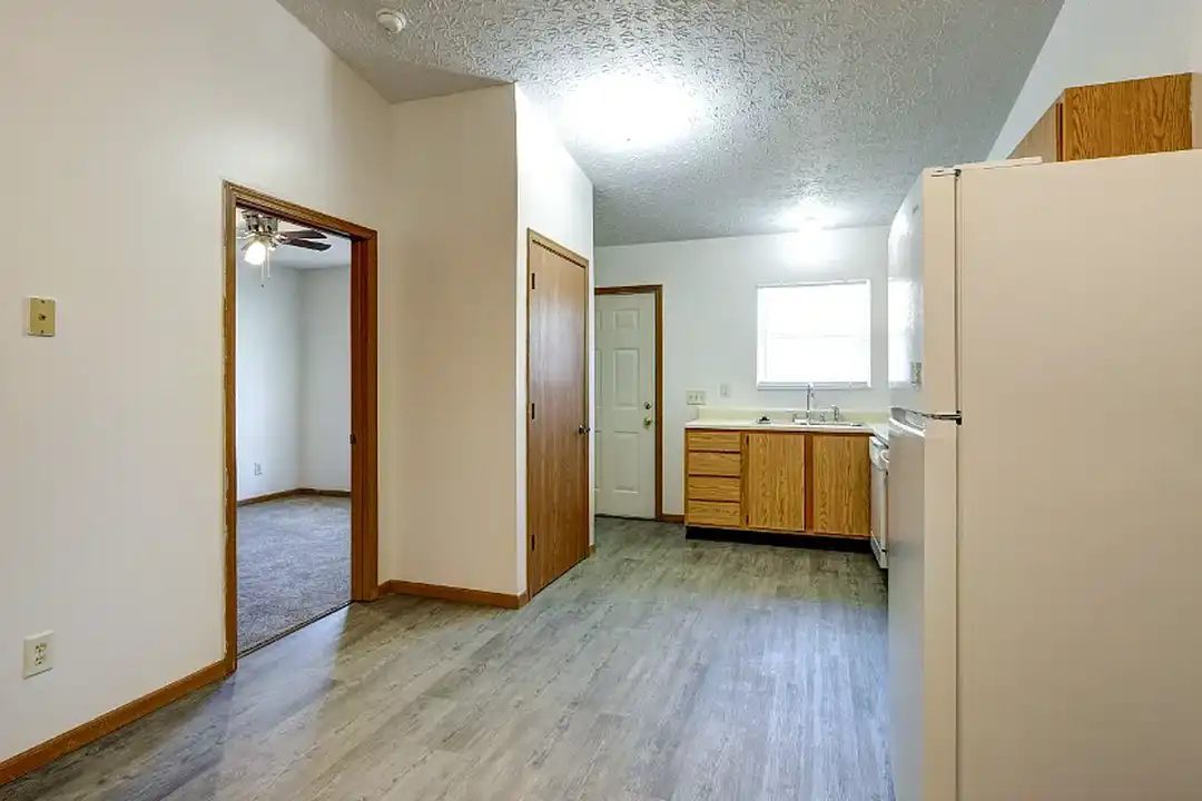 Kensington Manor – photo 1 of 9