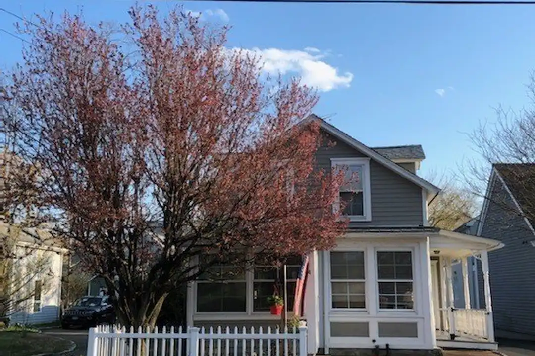 4 McKinley St – photo 1