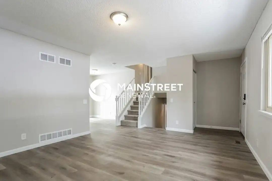 House in Aurora - View 2