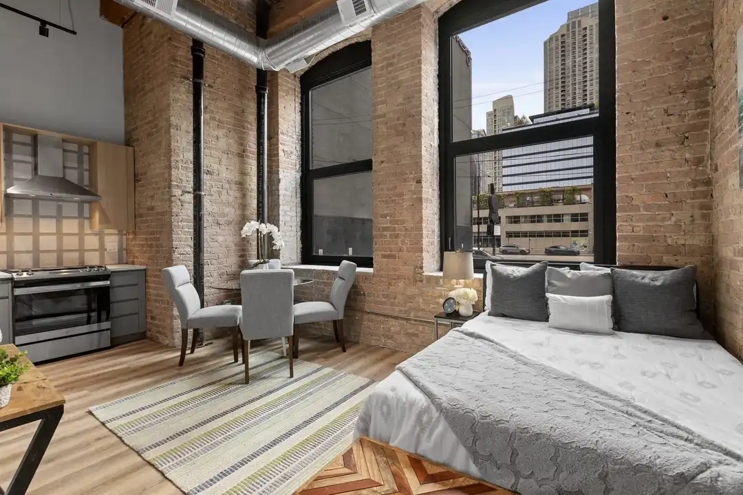 143 W Ohio St - View 4
