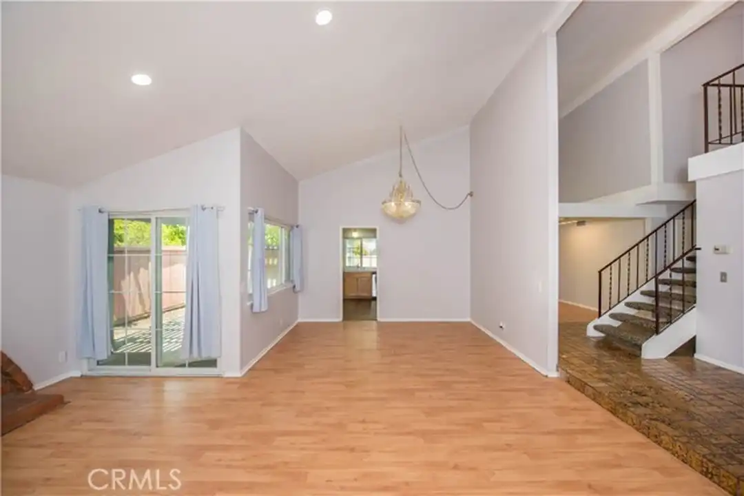 1709 E Beechwood Ave - View 4