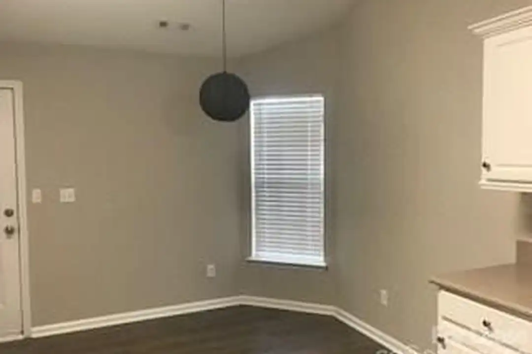 14128 Riding Hill Ave - View 6