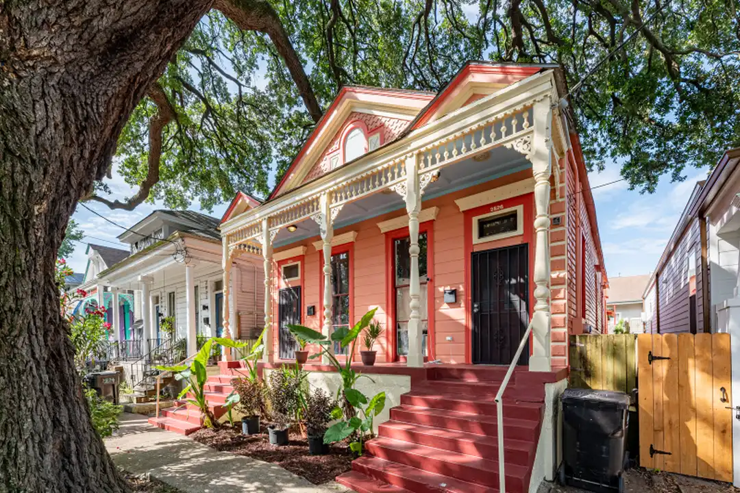 2824 Banks St - View 2