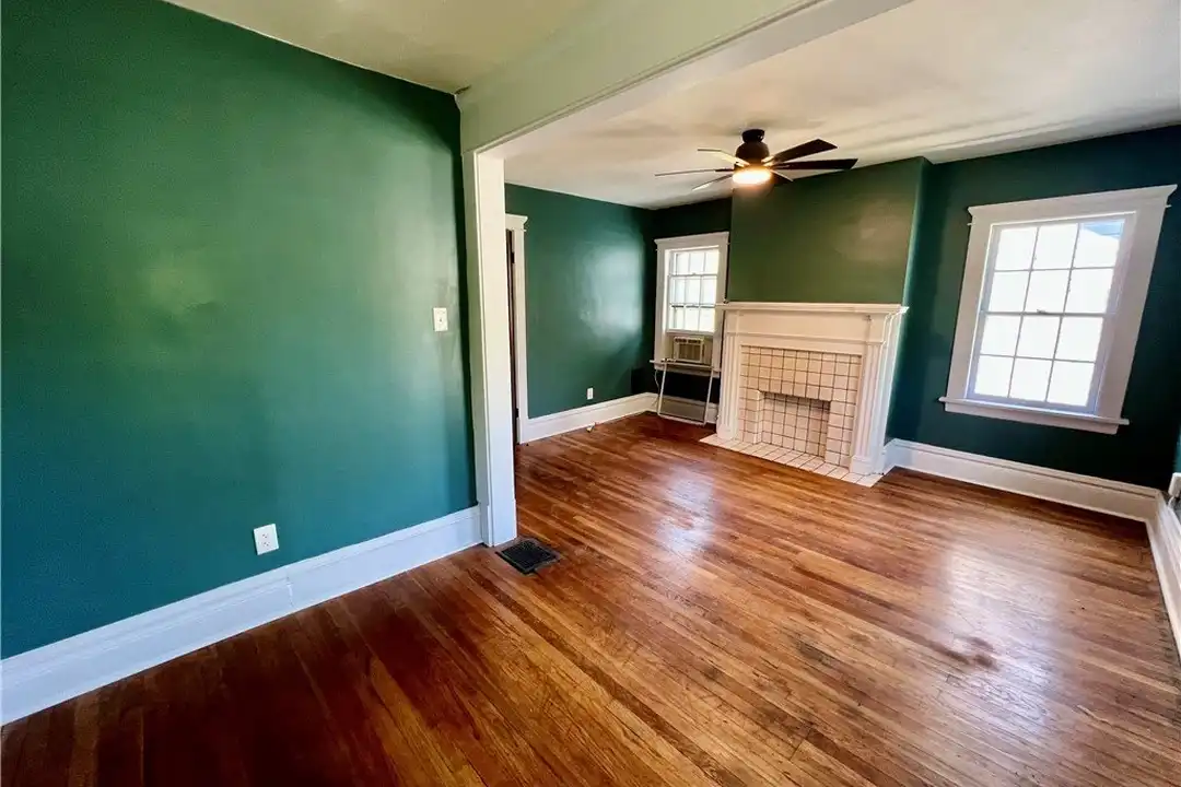 124 E Wallace Ave - More