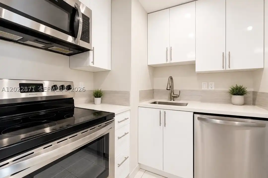 Apartment in Miami Beach, Miami-Dade - More
