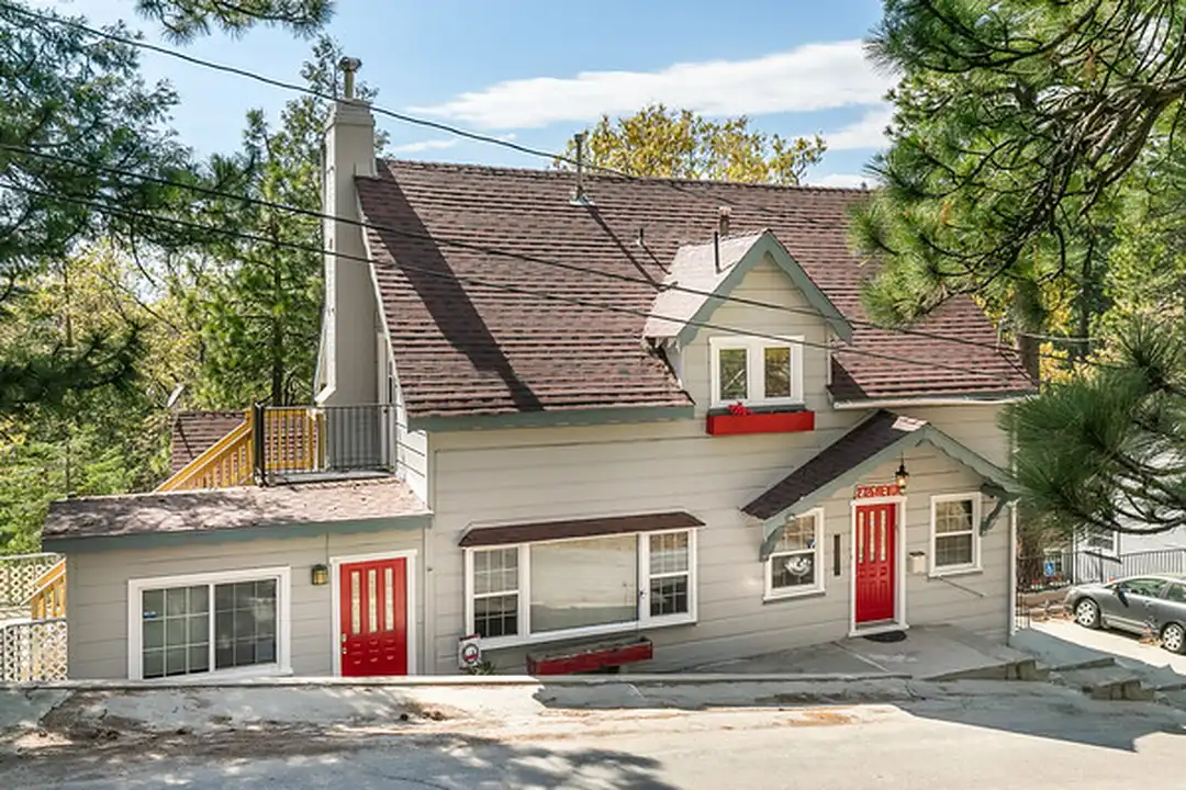 2726 View Dr unit Main House – photo 1 of 19
