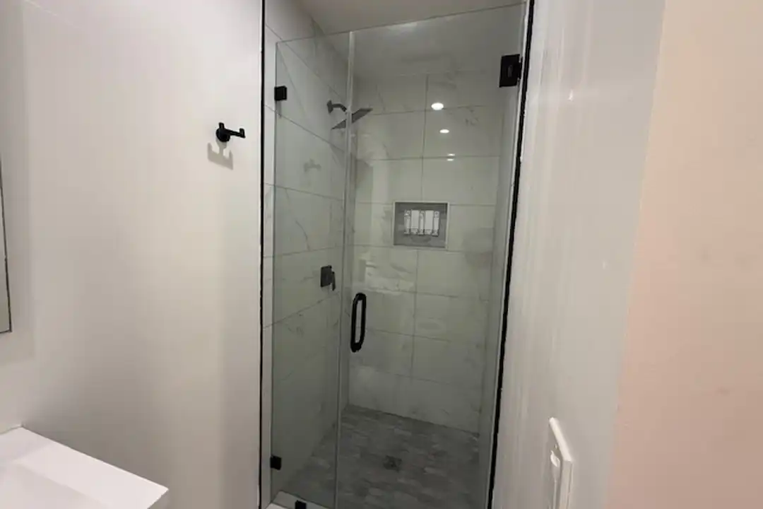 Apartment in Los Angeles, Vermont Knolls - View 3