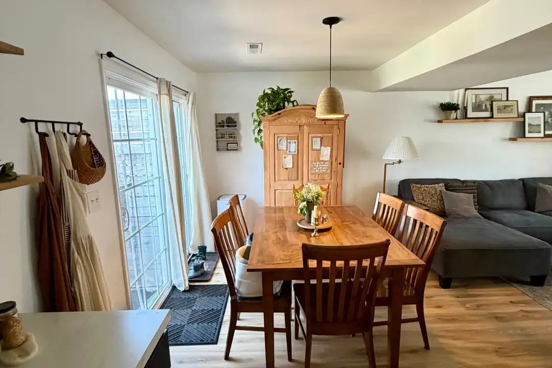 60 Carriage House Dr - View 5