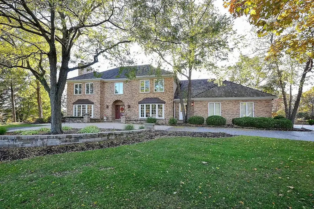1614 Guthrie Cir – photo 1 of 13