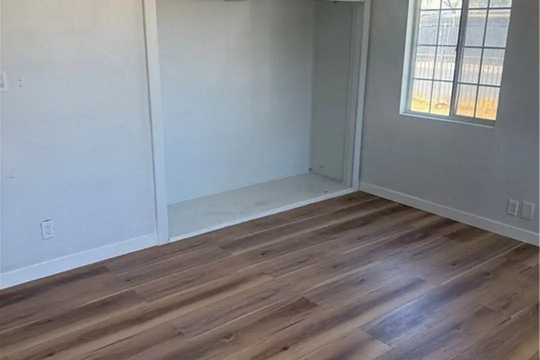 530 E Oakey Blvd #A - View 4