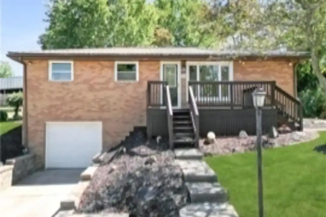 704 Douglas Ave – photo 1 of 20