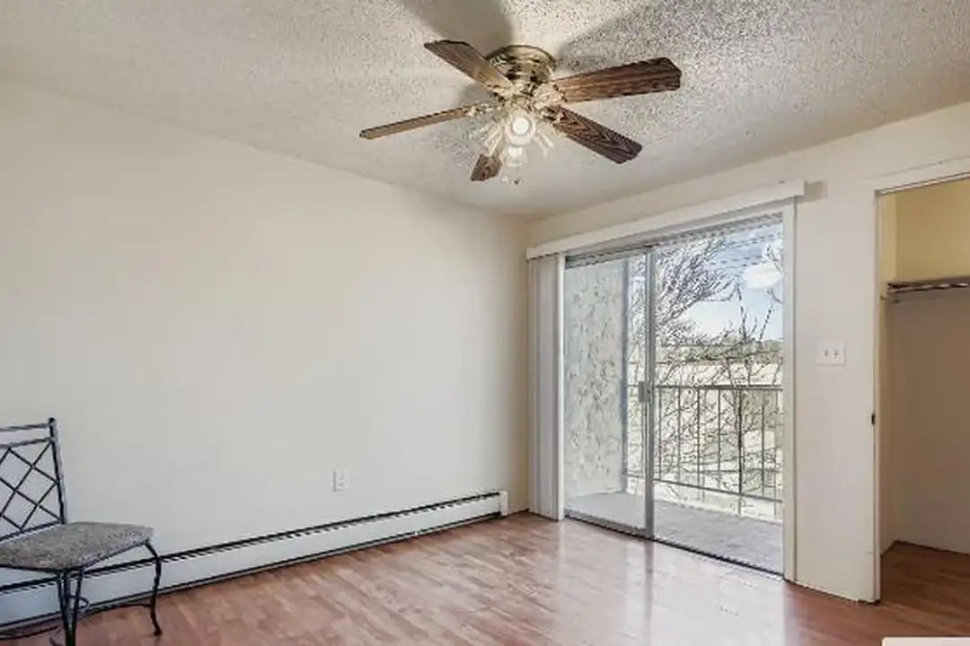 1289 Yukon St - View 3
