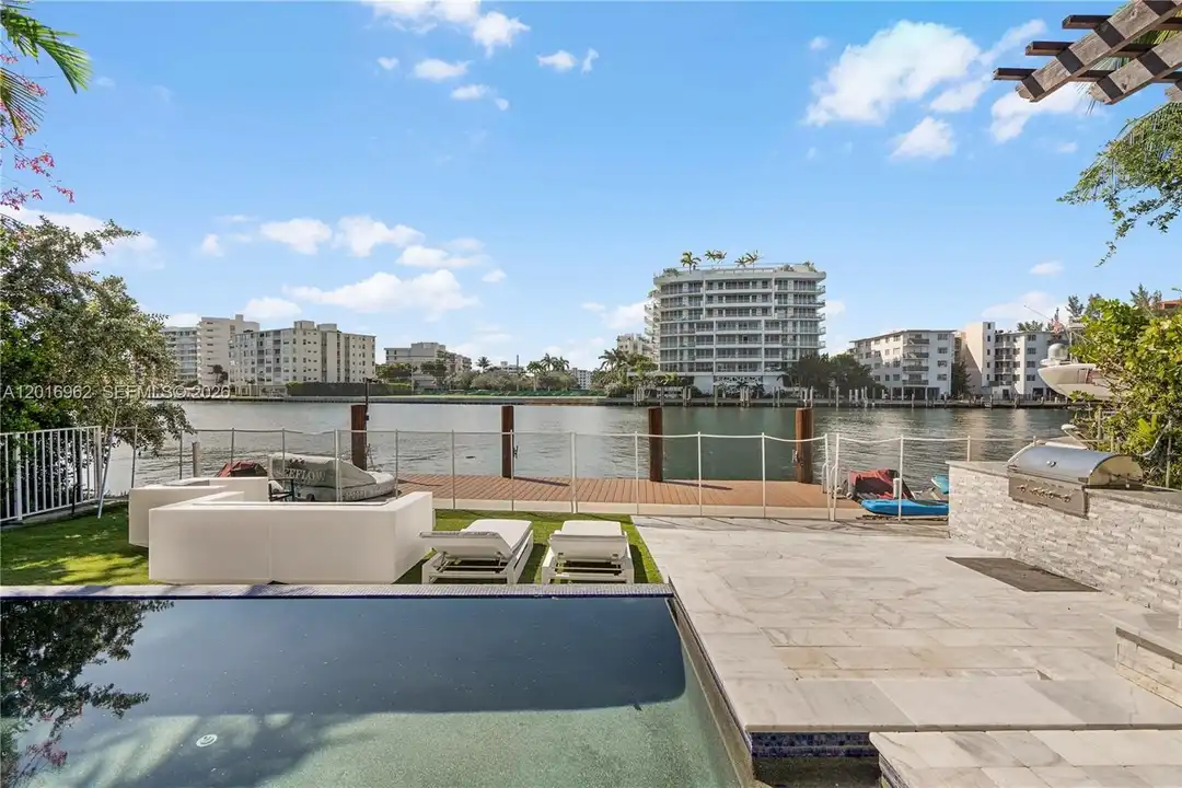 9380 Bay Dr - View 5