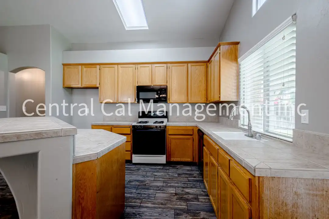 9912 Grand View Summit Dr - More